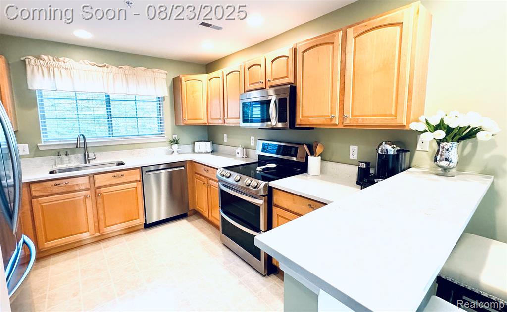 16976 Farmington Rd Road, 19, Livonia, MI 48154 — Photo 9