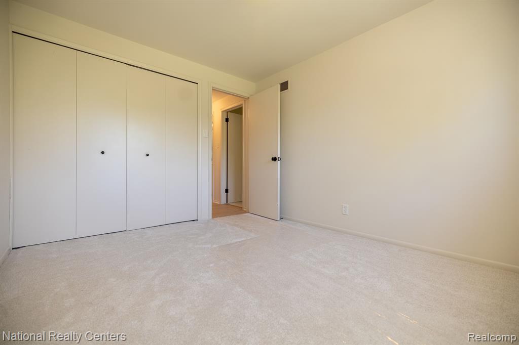 6050 UPPER STRAITS Boulevard, West Bloomfield, MI 48324 — Photo 28