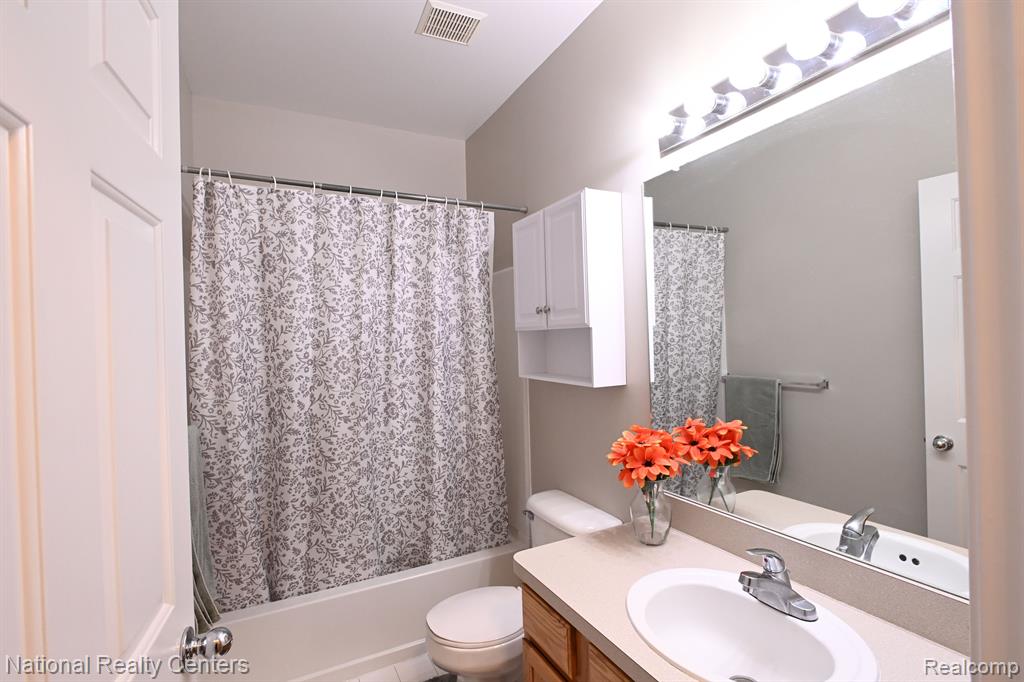 40564 BLYTHEFIELD Lane, Canton, MI 48188 — Photo 28