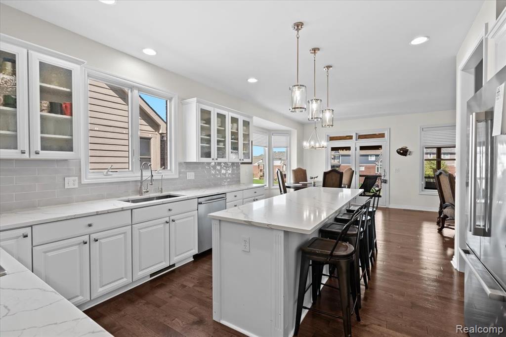 10817 Cliffview Drive, South Lyon, MI 48178 — Photo 14