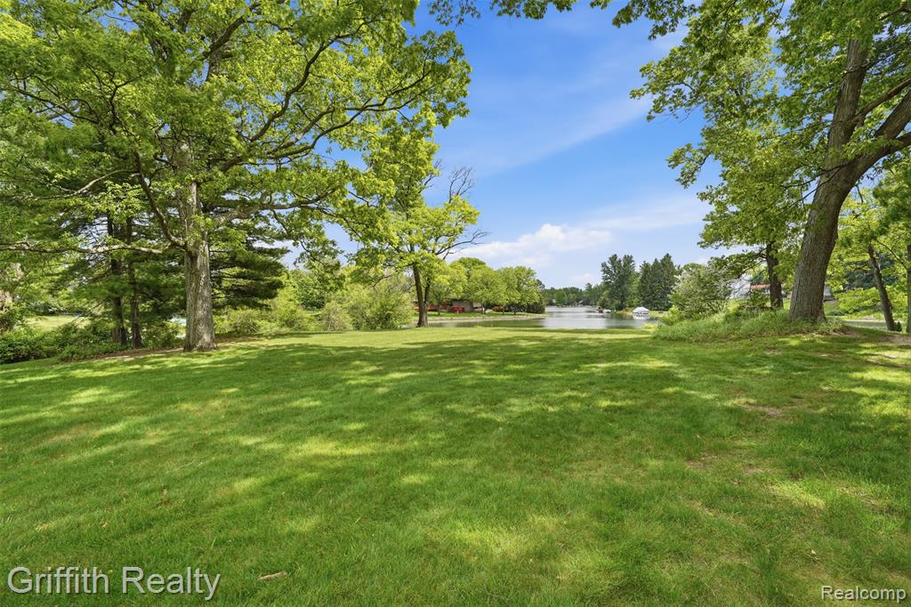 10646 Kenicott Trail, Brighton, MI 48114 — Photo 3