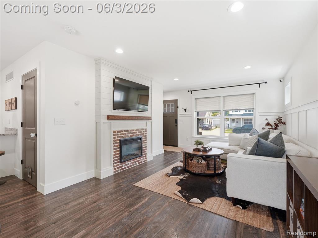 70 W Shevlin Avenue, Hazel Park, MI 48030 — Photo 7