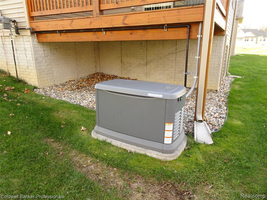 5399 Swan Drive, Burton, MI 48509 — Photo 33