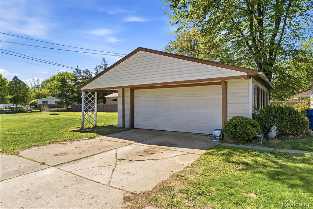 7230 N Center Road, Mount Morris, MI 48458 — Photo 33