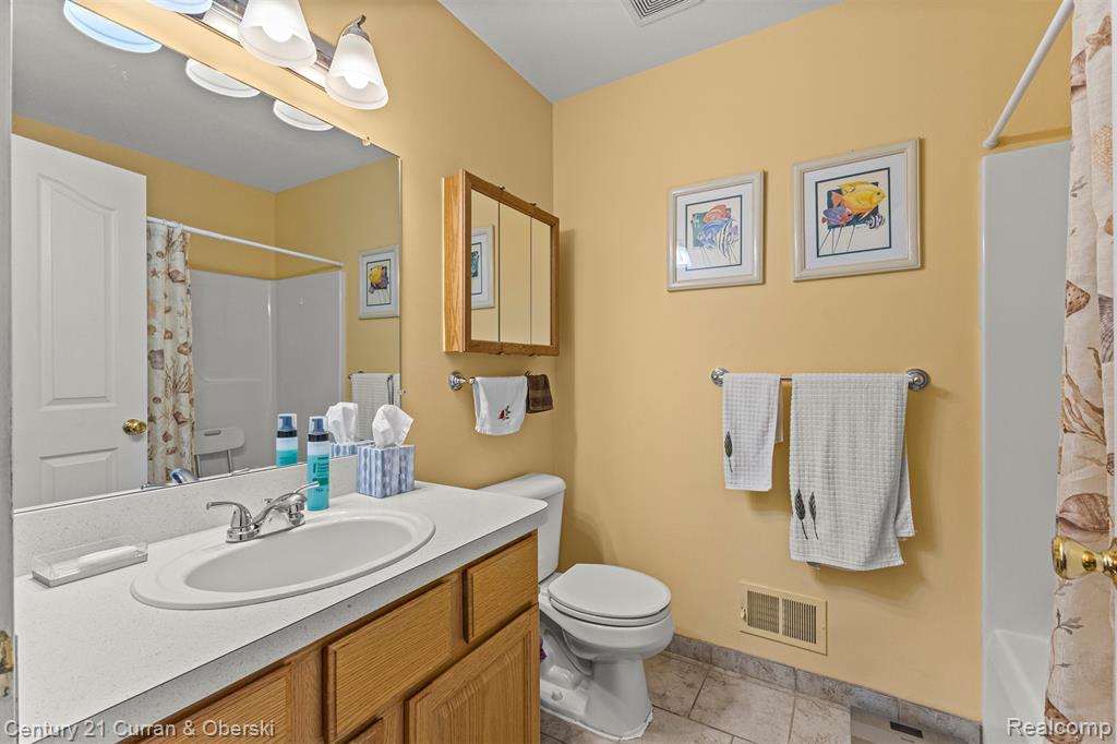 698 Ravencrest Lane, Westland, MI — Photo 27