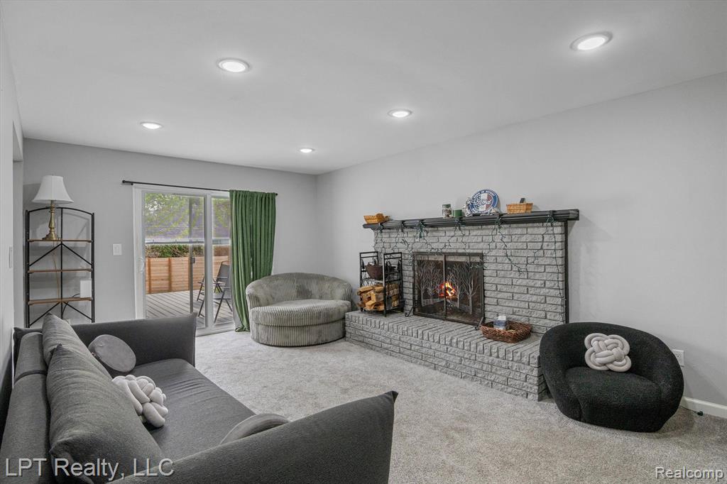 18441 ROSELAND Boulevard, Lathrup Village, MI 48076 — Photo 27