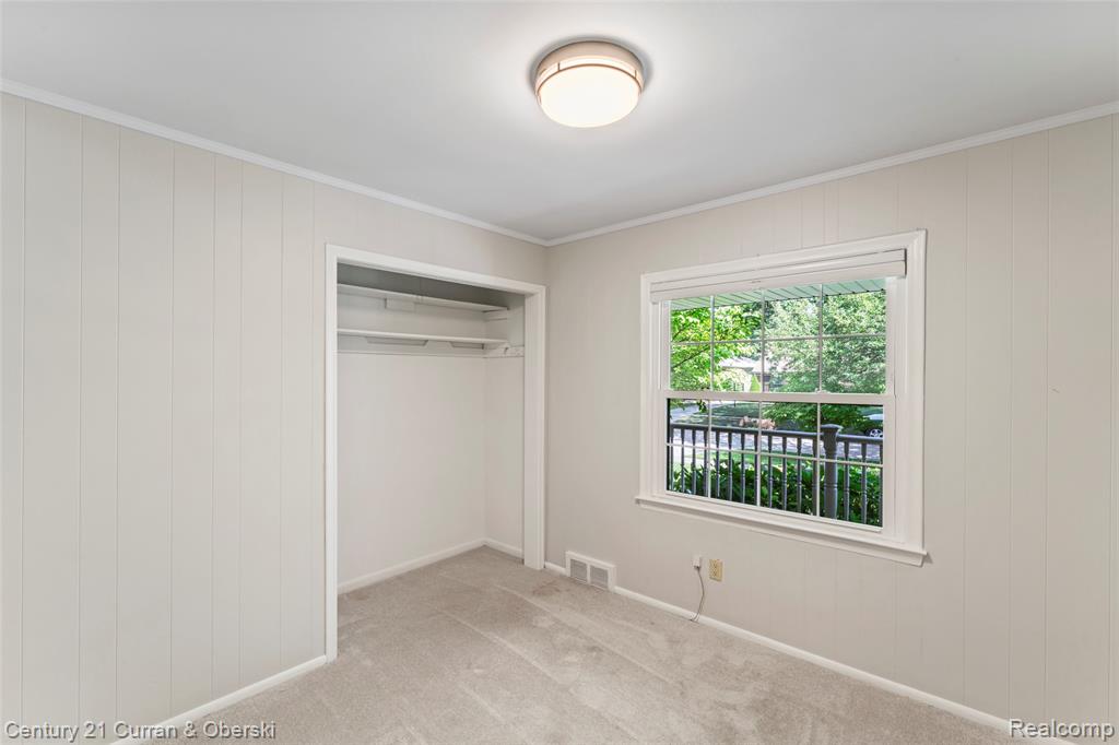 505 Hollywood Avenue, Grosse Pointe Woods, MI 48236 — Photo 13