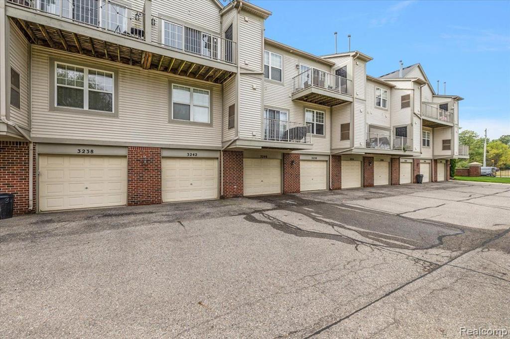 3246 JOHANNA WARE W, Wixom, MI 48393 — Photo 25