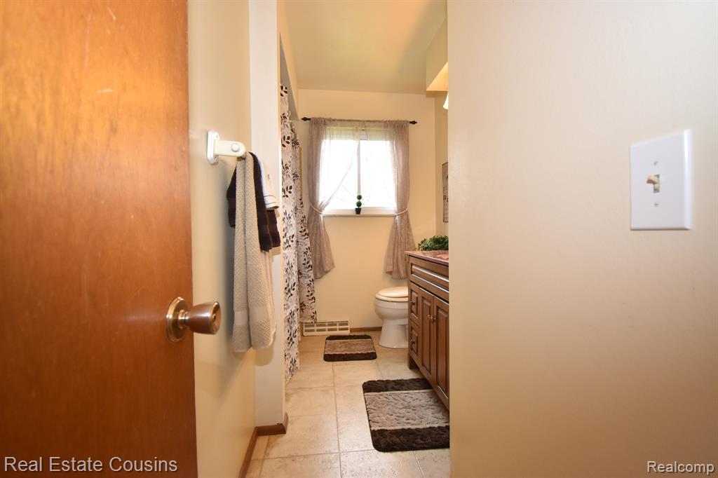 9036 ORCHARD VIEW Drive, Grand Blanc, MI 48439 — Photo 17