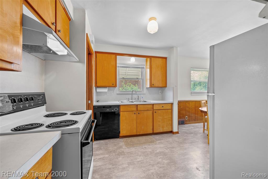 6514 Maple Street, Dearborn, MI 48126 — Photo 9