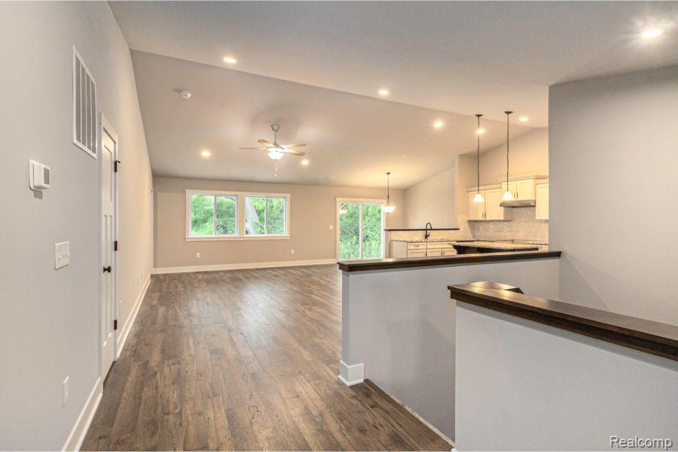 104 Cottonwood Court Court, Litchfield, MI 49252 — Photo 4