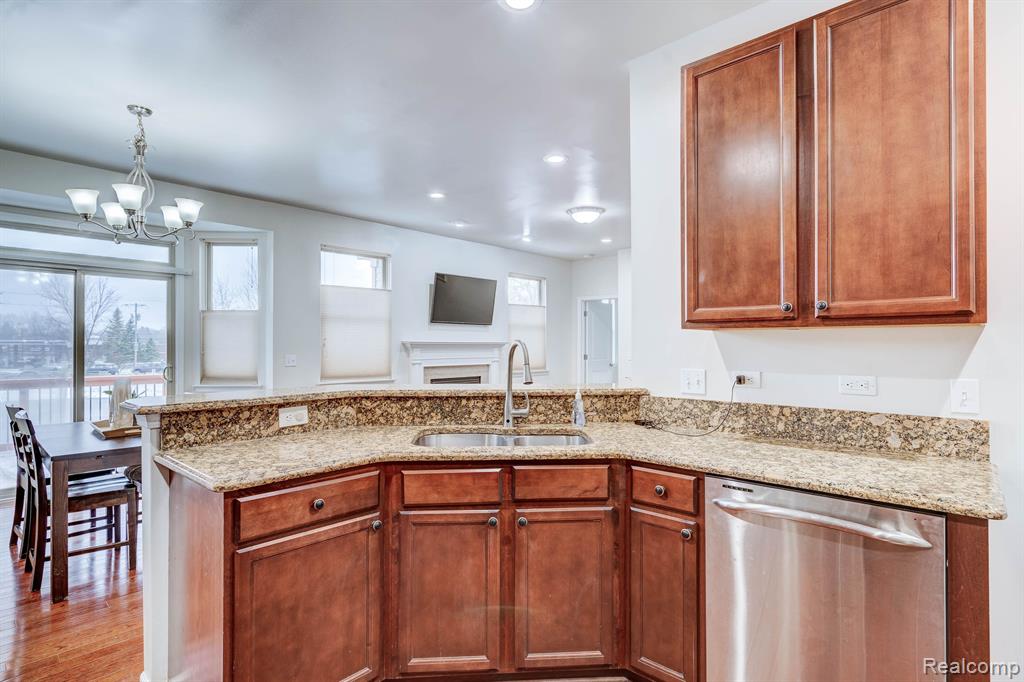 2247 PALMETTO, Commerce Twp, MI 48382 — Photo 13