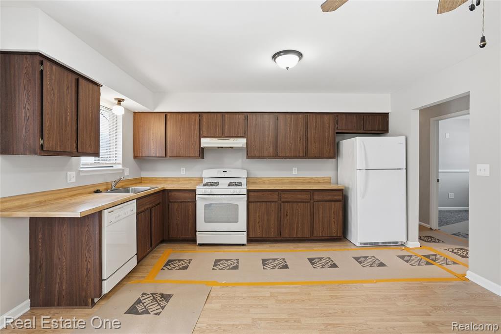 8422 Robindale Avenue, Dearborn Heights, MI 48127 — Photo 8