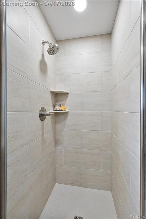 (Main Floor) Full Bathroom 2 (Shower)
