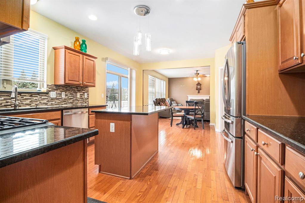 829 Grandview Drive, Commerce Twp, MI 48390 — Photo 9