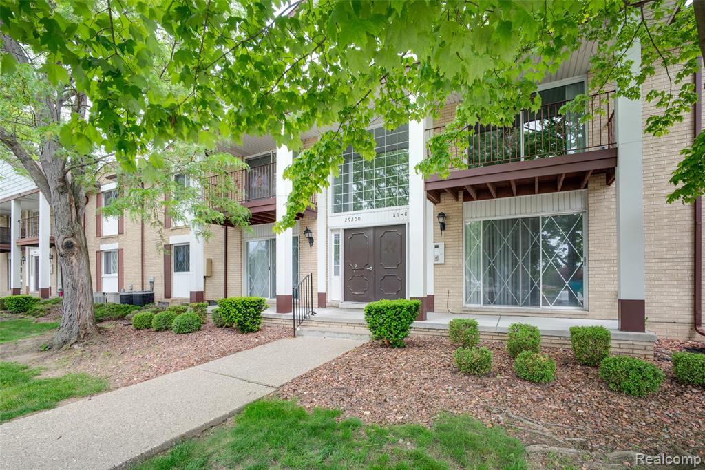 29200 Gloede Drive, 139, Warren, MI 48088 — Photo 2
