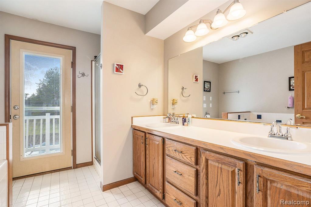 6084 Chatham Court, Grand Blanc, MI 48439 — Photo 22