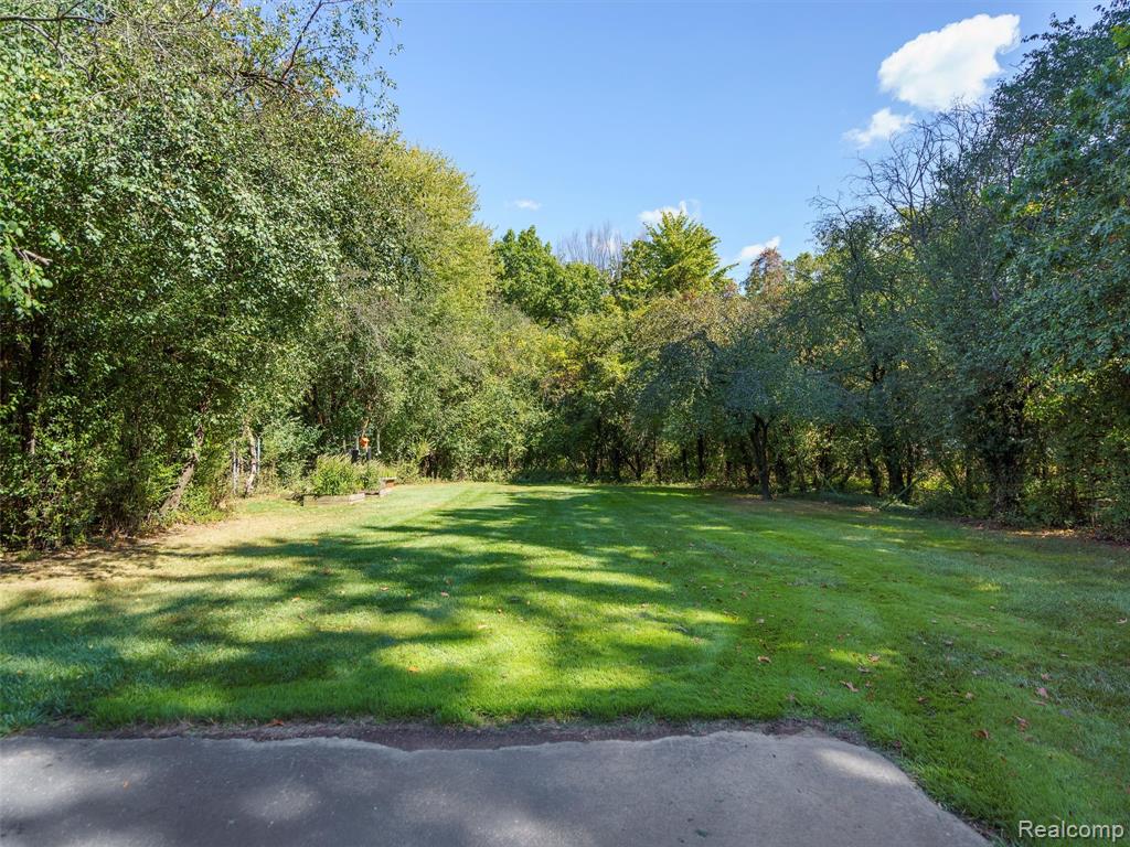 4351 Queens Way, Bloomfield Hills, MI 48304 — Photo 45
