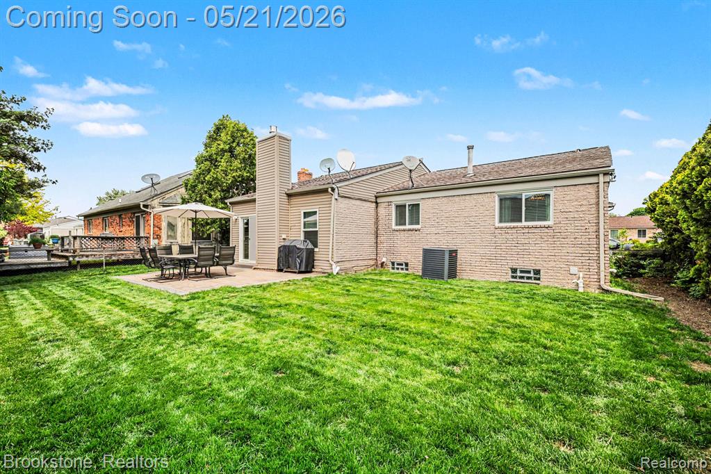 46561 Plum Grove Drive, Macomb, MI 48044 — Photo 17