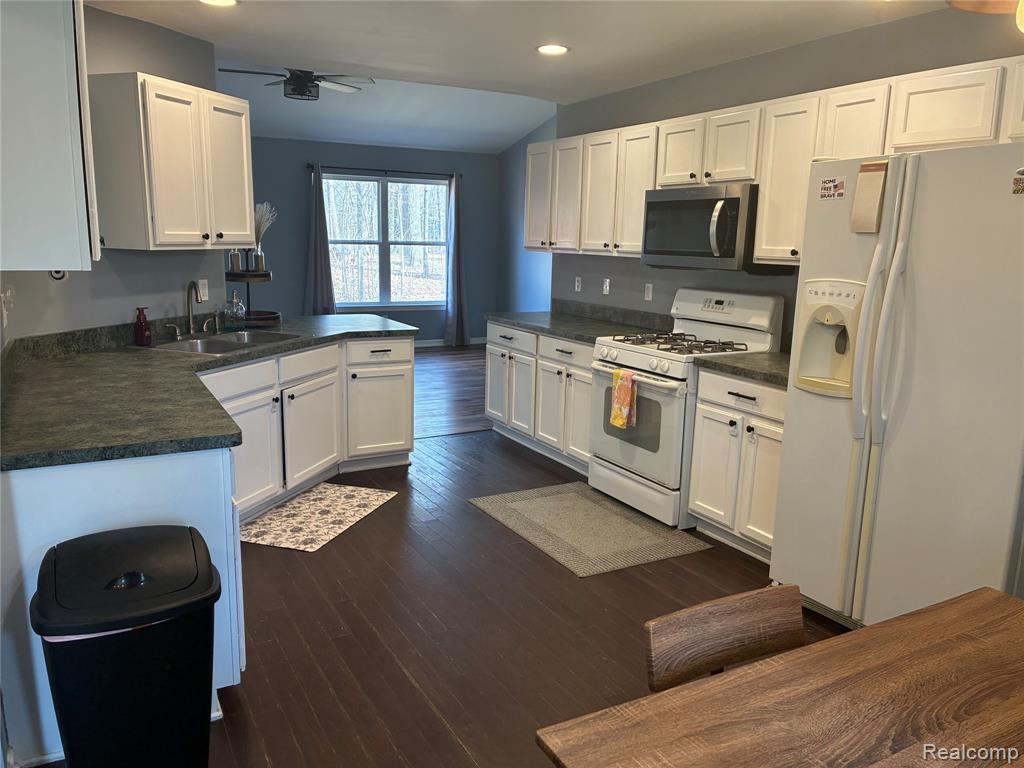 8645 Country Club Drive, Pinckney, MI 48169 — Photo 15