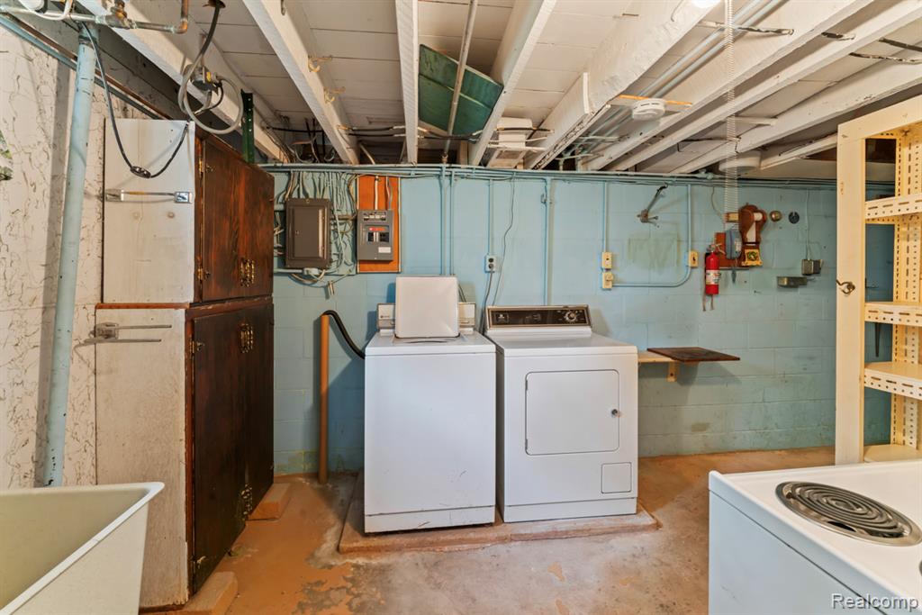 430 N Center Road, Saginaw, MI 48638 — Photo 14