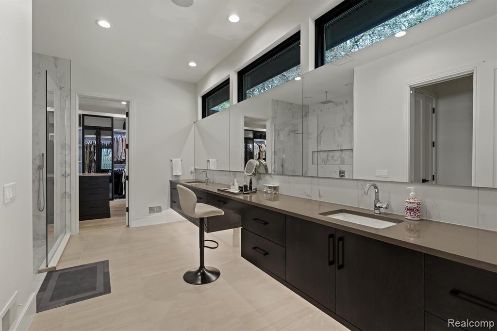 6121 Golfview Drive, Bloomfield Hills, MI 48301 — Photo 20