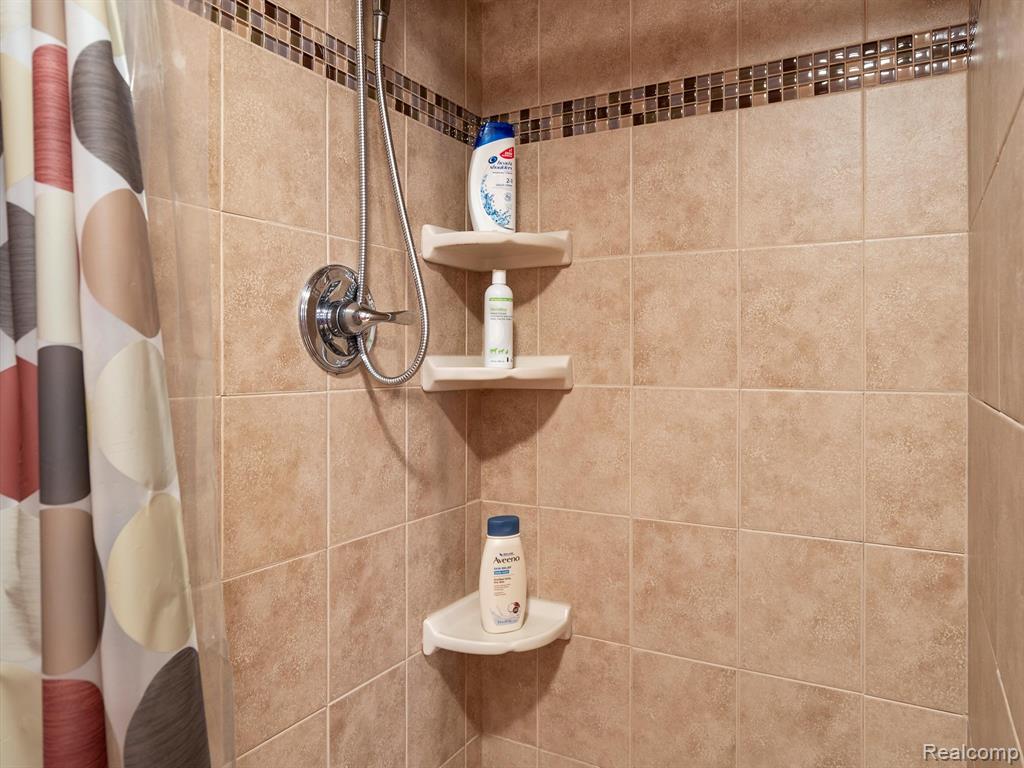 41845 EHRKE Drive, Clinton Twp, MI 48038 — Photo 35