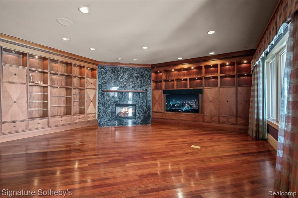 82 CHATEAUX DU LAC, Fenton, MI 48430 — Photo 19
