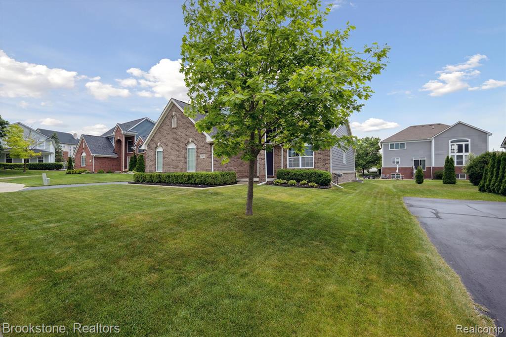 7422 S Village Drive, Clarkston, MI — Photo 4