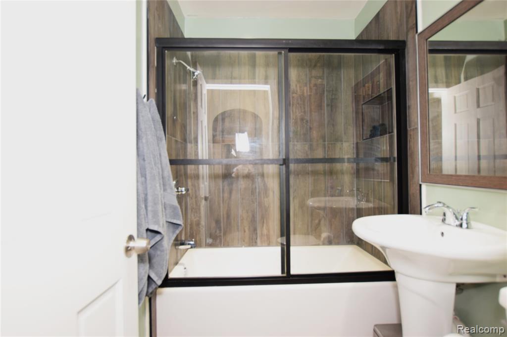 4133 Custer Avenue, Flint, MI 48507 — Photo 6