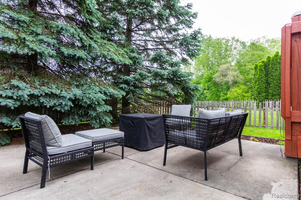6075 Davison Road, Burton, MI 48509 — Photo 23