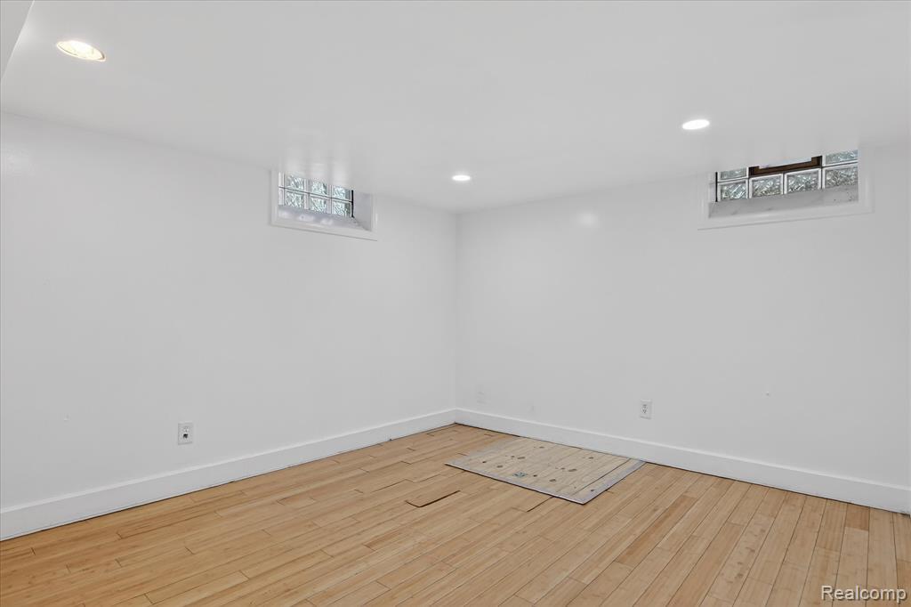 18671 Huntington Avenue, Harper Woods, MI 48225 — Photo 31
