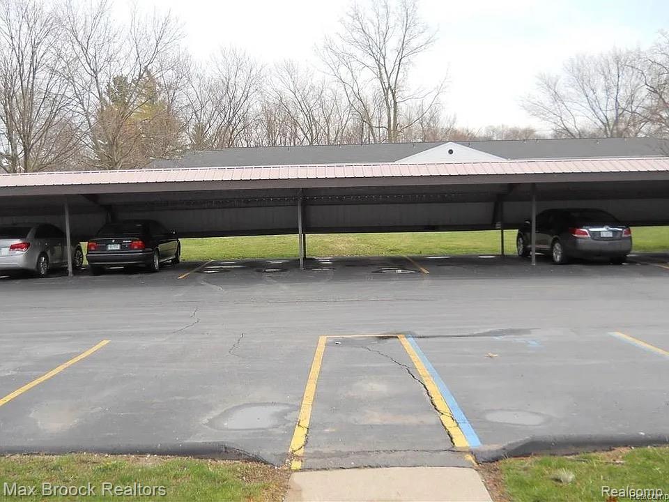 42491 Plymouth Hollow Drive, Plymouth, MI 48170 — Photo 2
