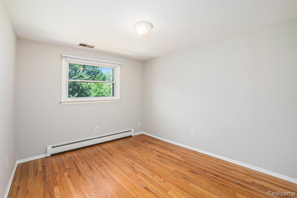 4516 Kevin Court, West Bloomfield, MI — Photo 27