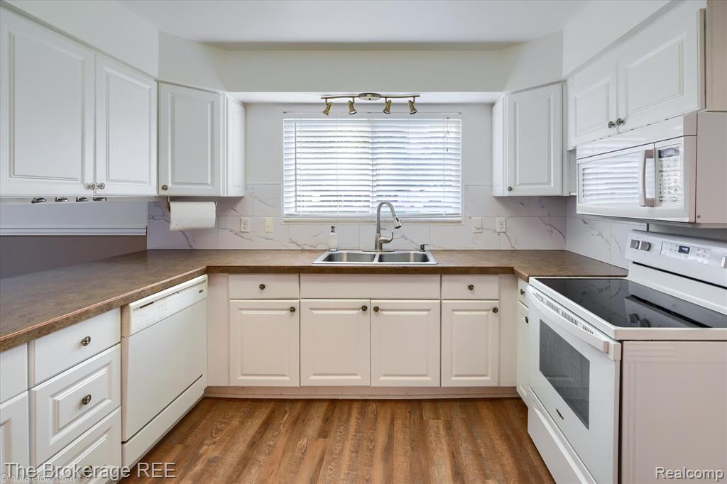 527 Amesbury Drive, Davison, MI 48423 — Photo 16