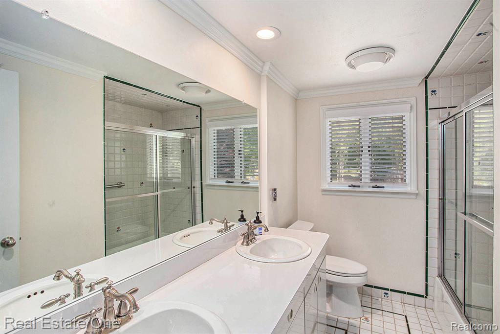 4238 Greensboro Drive, Troy, MI 48085 — Photo 12