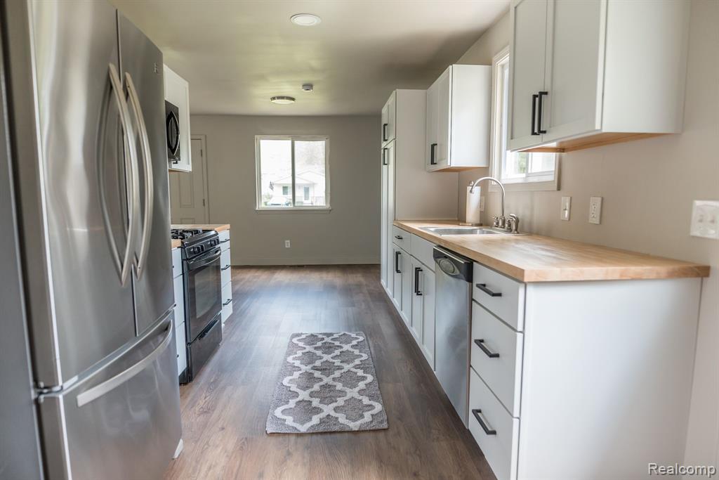 9114 ISLAND Drive, Clay, MI 48001 — Photo 9