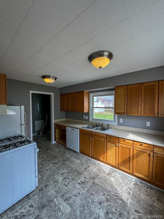859 ROBINWOOD Drive, Troy, MI 48083 — Photo 2