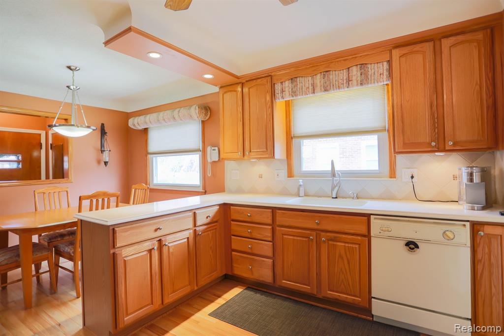6832 Engleman, Center Line, MI 48015 — Photo 13