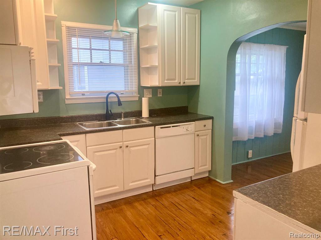 429 E KENILWORTH Avenue, Royal Oak, MI 48067 — Photo 7