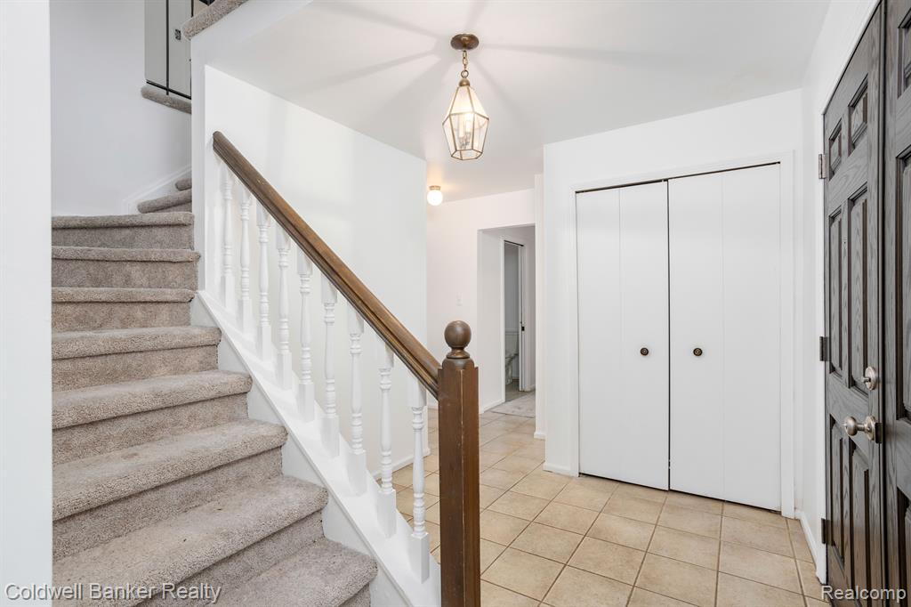 5310 HERTFORD Drive, Troy, MI 48085 — Photo 17