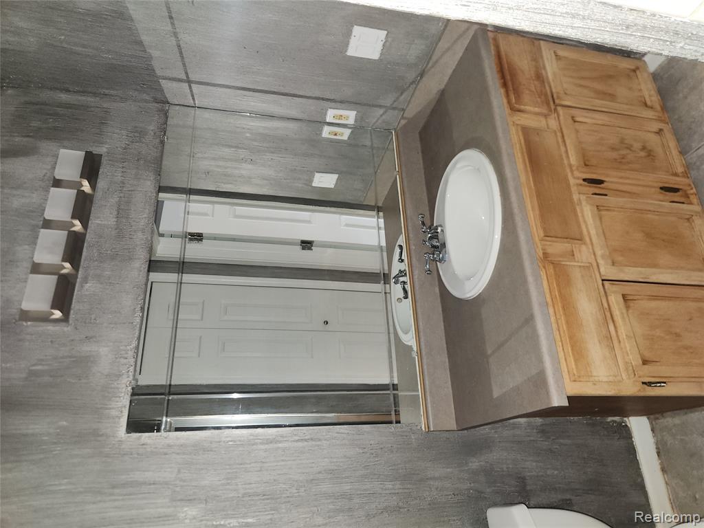 19400 W 11 Mile Road, Lathrup Village, MI 48076 — Photo 32