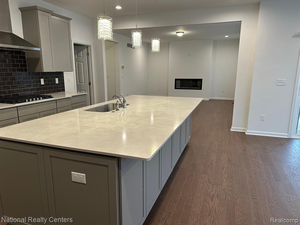 51051 BAILEYS Landing, Canton, MI 48187 — Photo 12