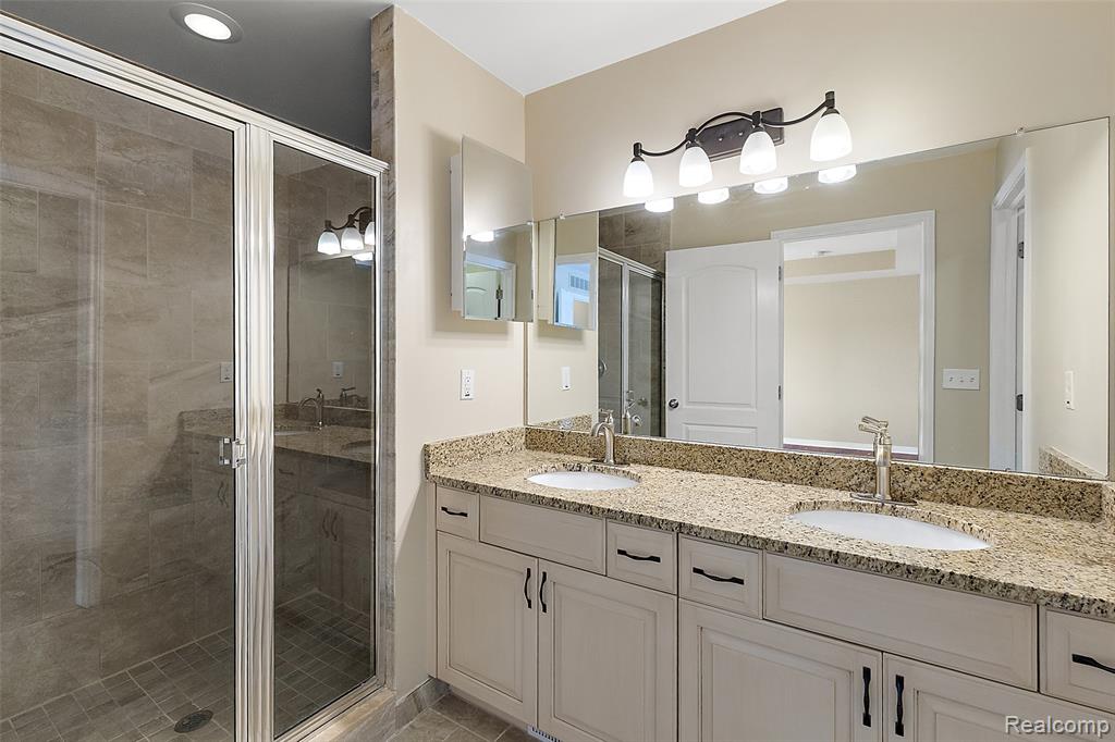 46267 Terrace Drive, Shelby Twp, MI 48317 — Photo 47