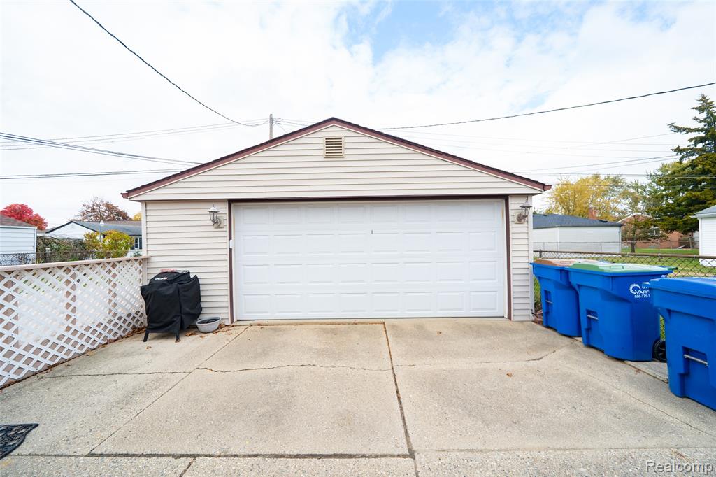 5247 Lyons Circle S, Warren, MI 48092 — Photo 8