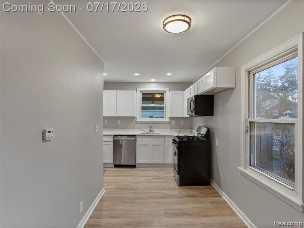 904 E Otis Avenue, Hazel Park, MI 48030 — Photo 8