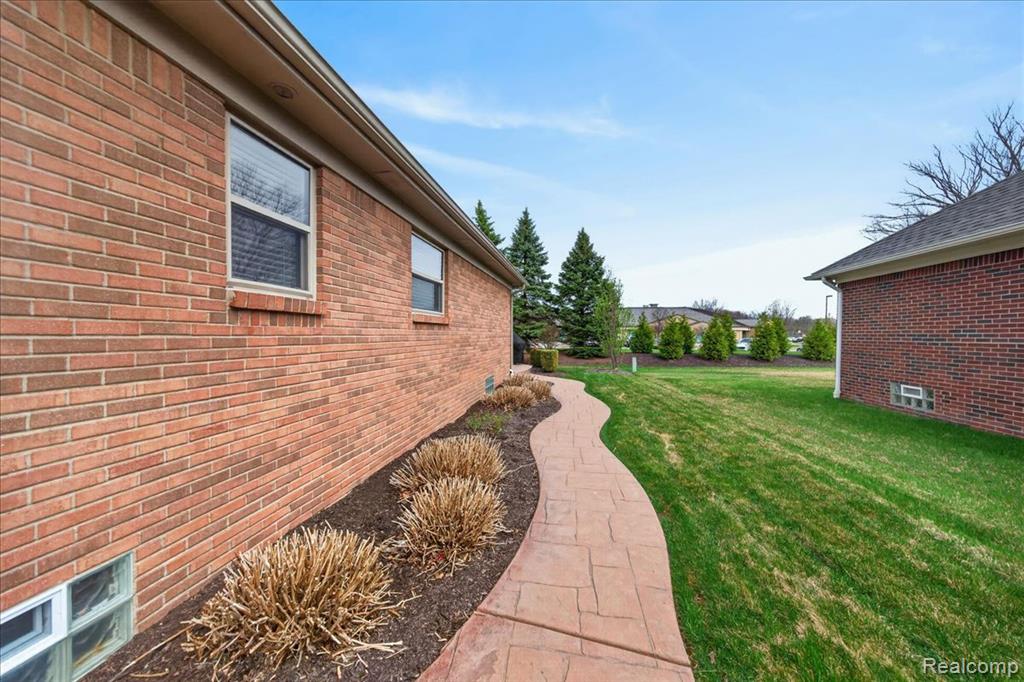 20196 Huron Drive, Clinton Twp, MI 48038 — Photo 41