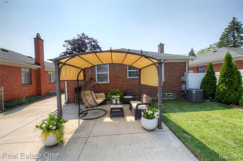 8126 Dale Street, Dearborn Heights, MI 48127 — Photo 12