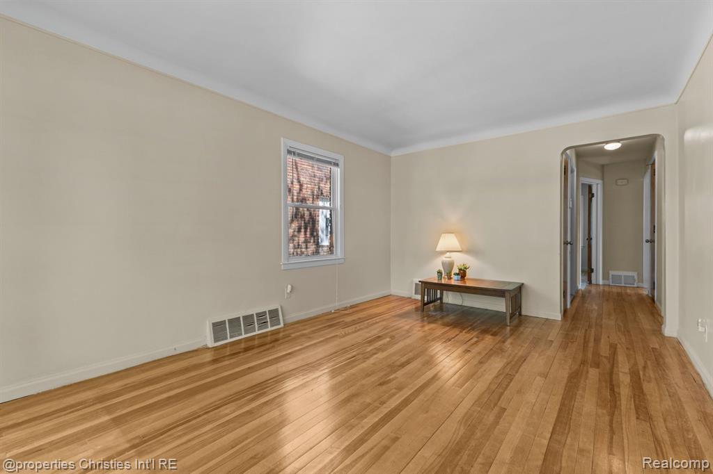 8442 HAZELTON Street, Dearborn Heights, MI 48127 — Photo 5