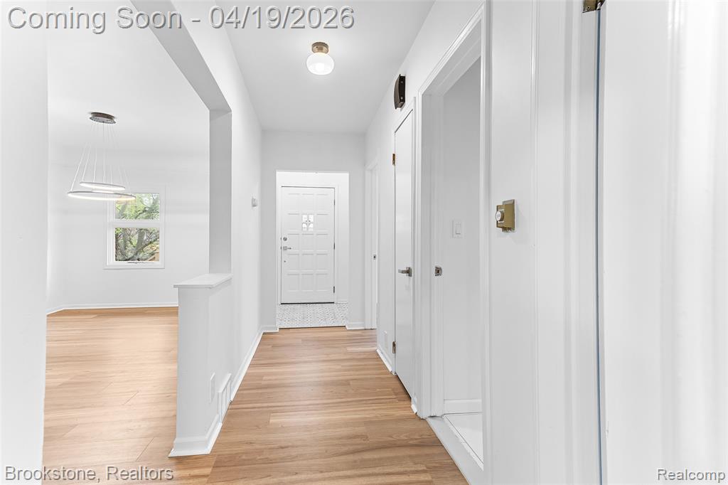 719 W 12 Mile Road, Royal Oak, MI 48073 — Photo 6
